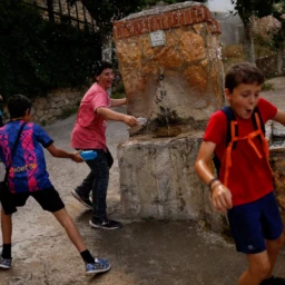 西班牙计划禁止 16 岁以下儿童使用社交媒体